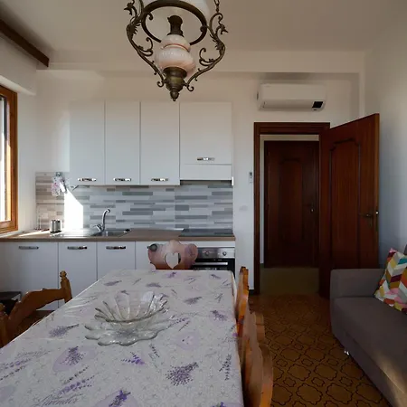 Camilla Terrazzo * ديانو كاستيلو